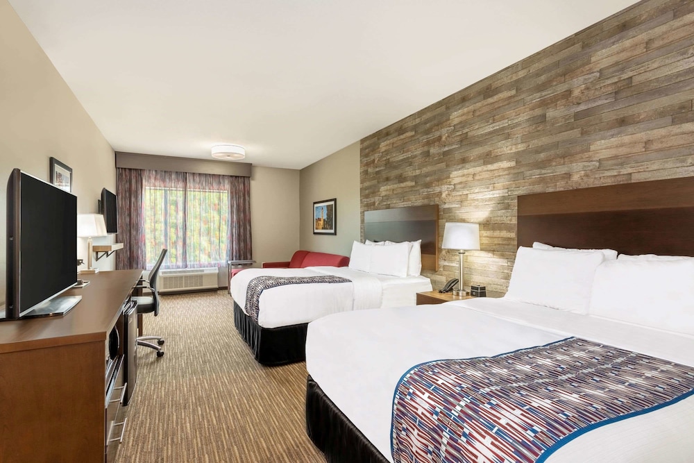 La Quinta Inn & Suites by Wyndham Bloomington 18/64