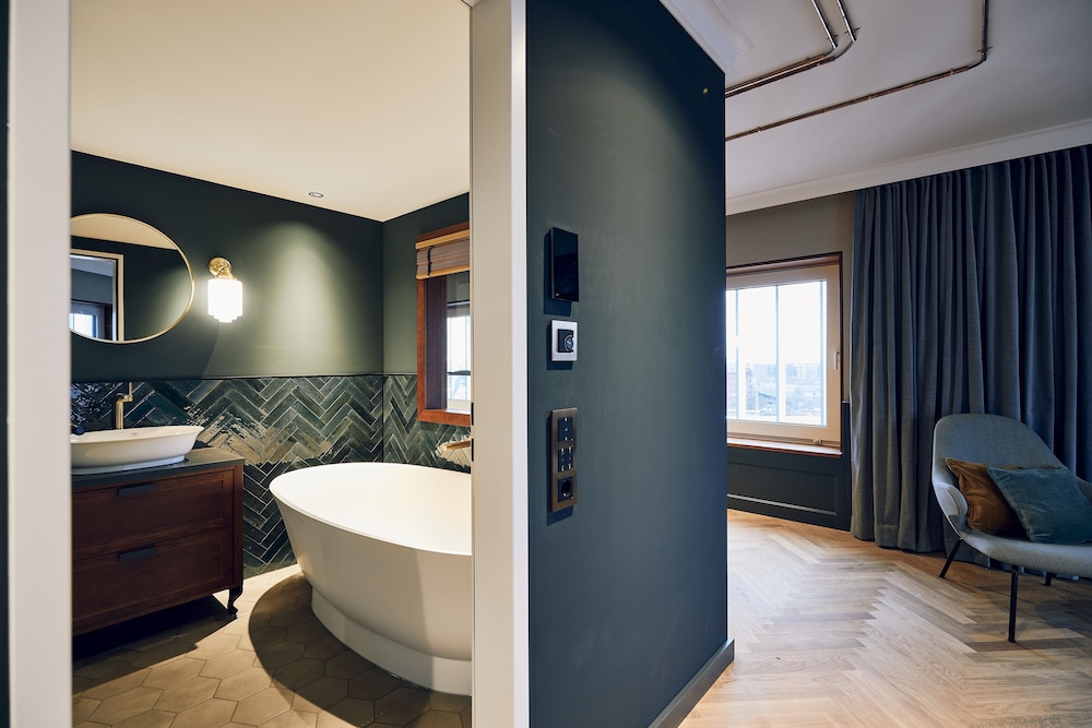 DELUXE, PENTHOUSE