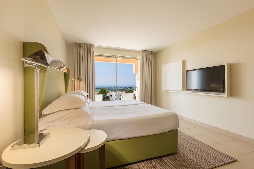 جناح بأربعة أسرّة بإطلالة على البحر بغرفتي نوم مع أريكة، NAU Sao Rafael Suites 3/3