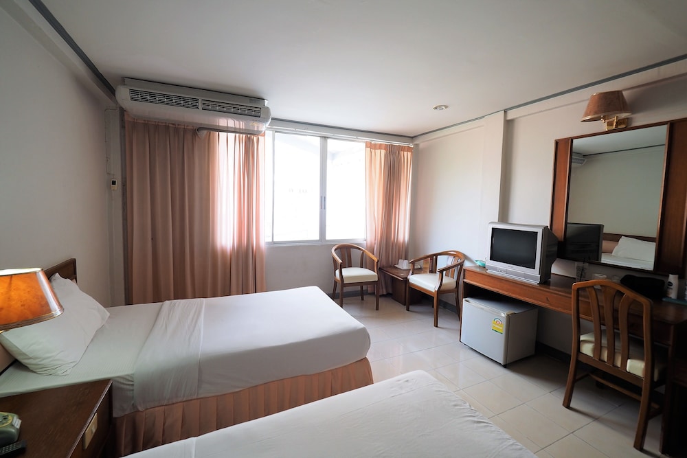 Pachara Hotel And Restaurant 10/20