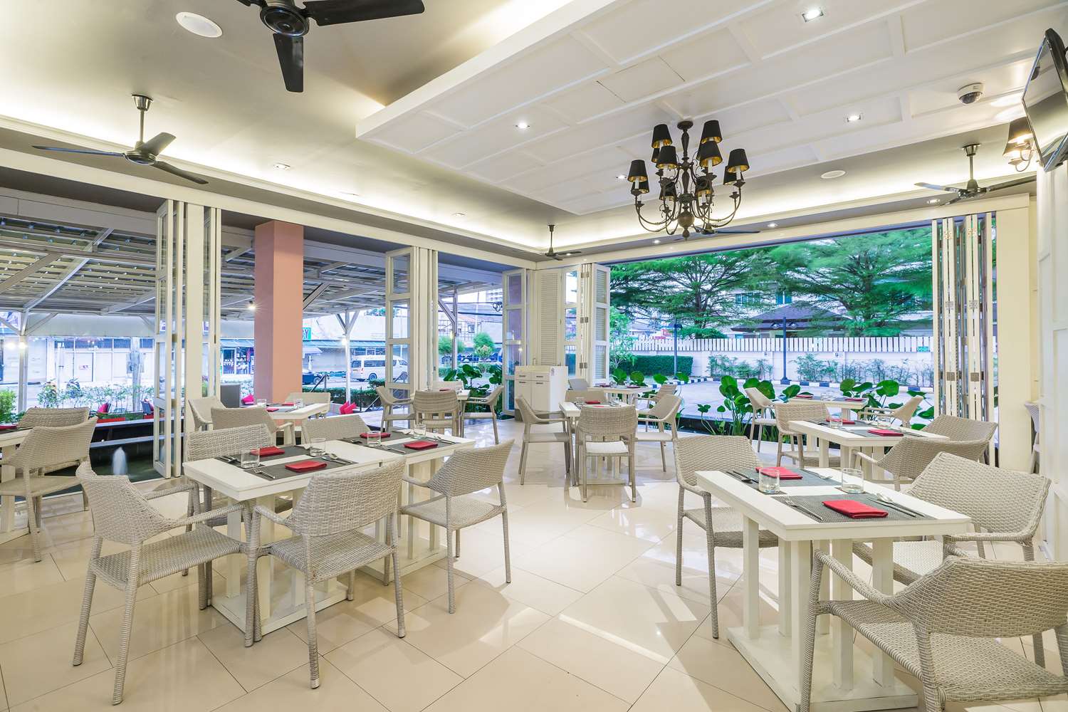 restaurant cafeteria