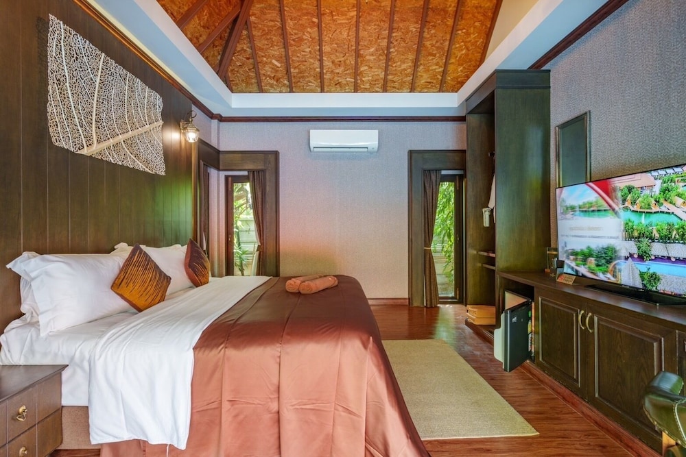 Khum Damnoen Resort 12/50