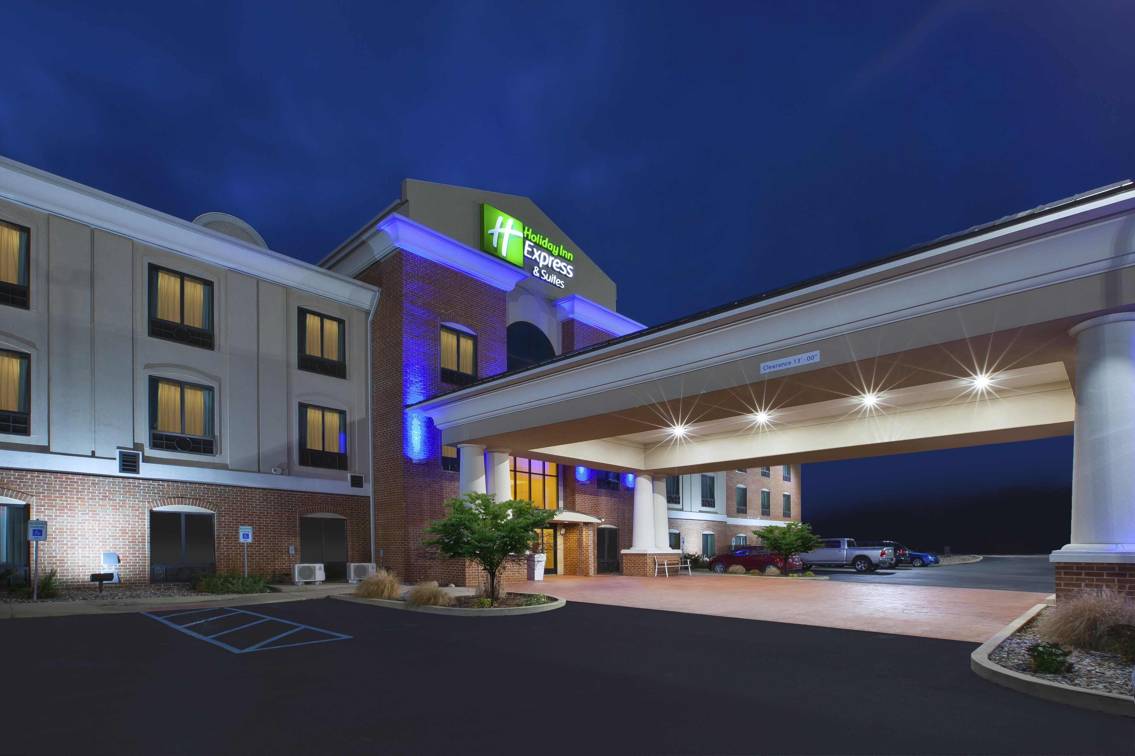 Holiday Inn Express Hotel Suites Niles 4/51