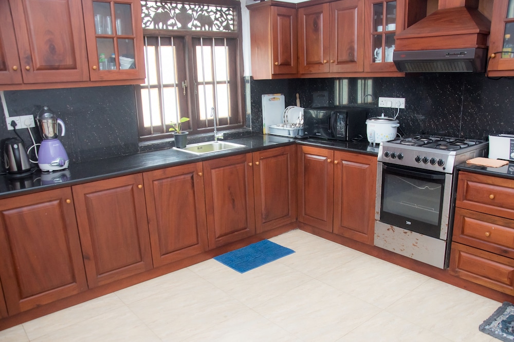 Ashens Beach House 5/50