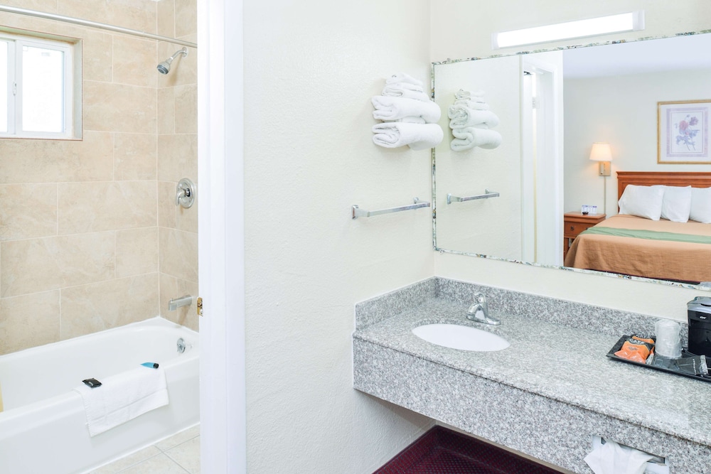 Americas Best Value Inn Lebanon MO 16/38