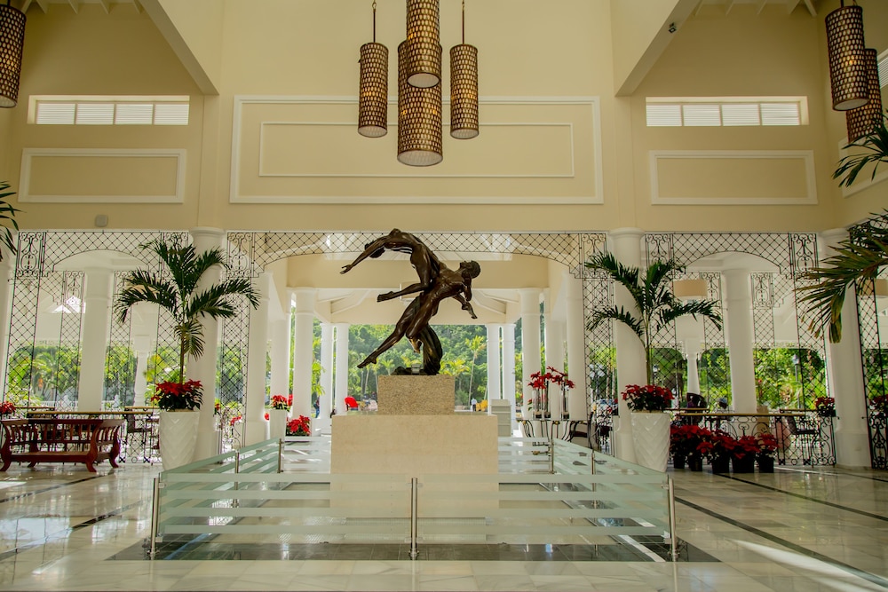 Bahia Principe Escape Runaway Bay 36/70