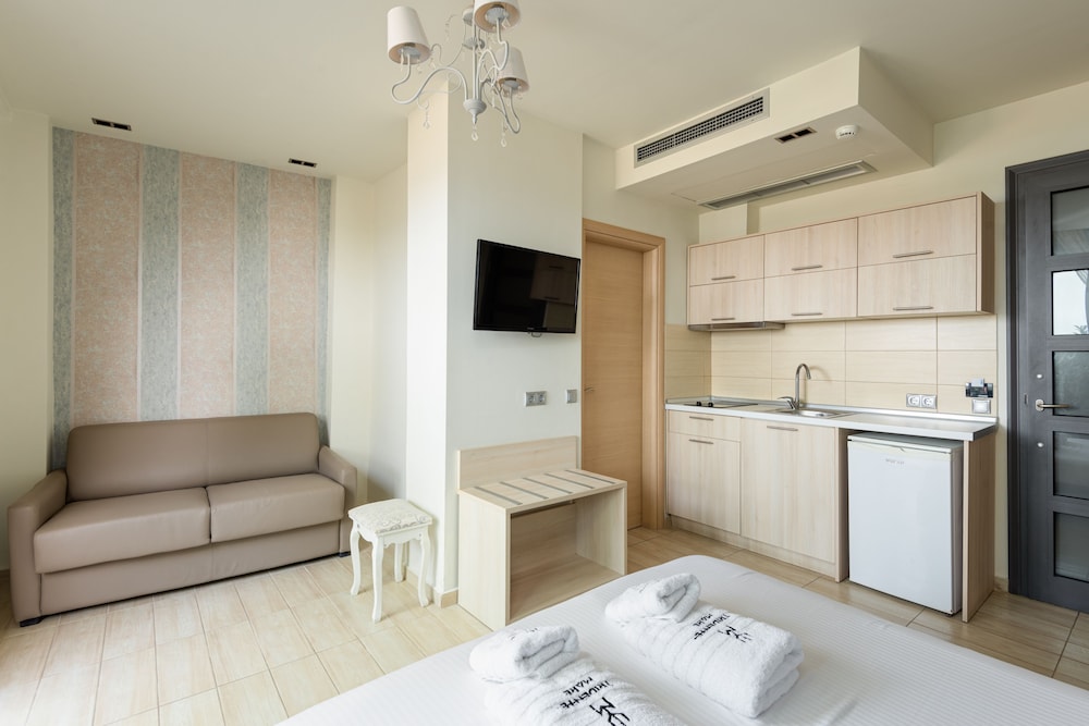 Flegra Beach Boutique Apartments 23/48