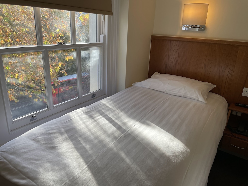 Orchard Hotel 25/41
