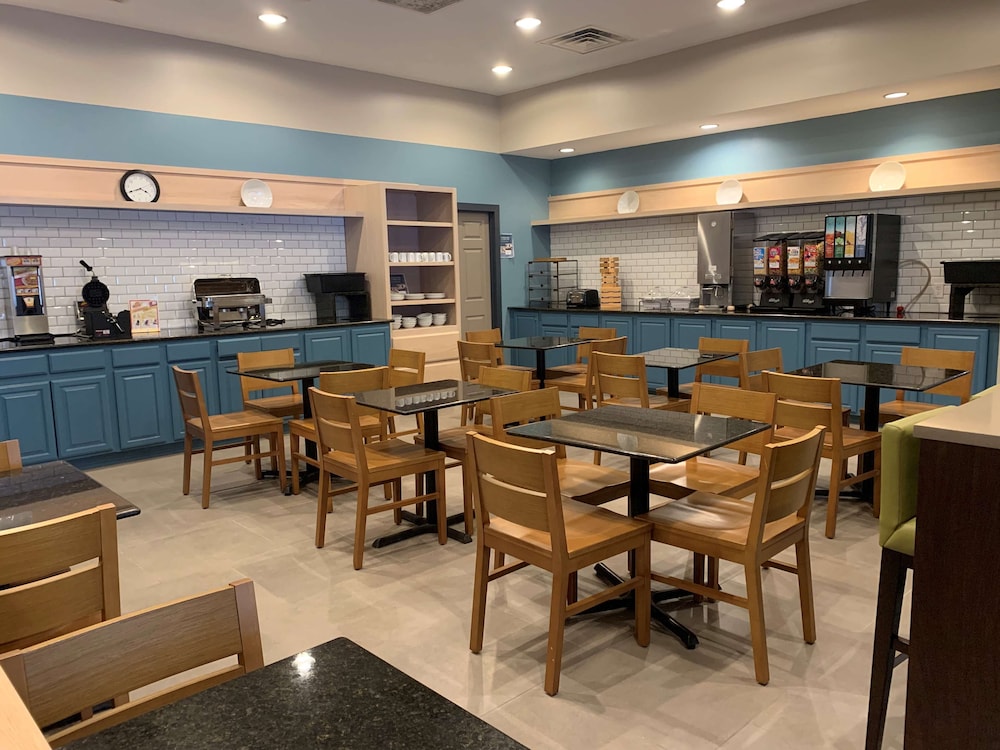Portage Inn & Suites 19/26