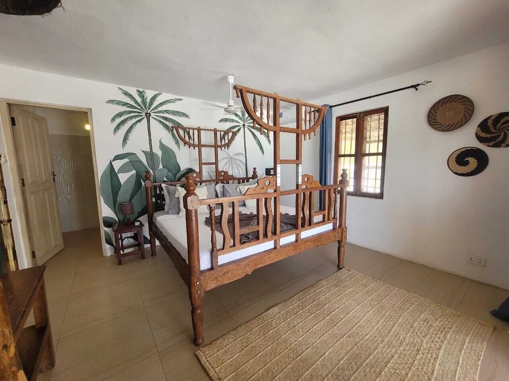 ROOM, DOUBLE BED