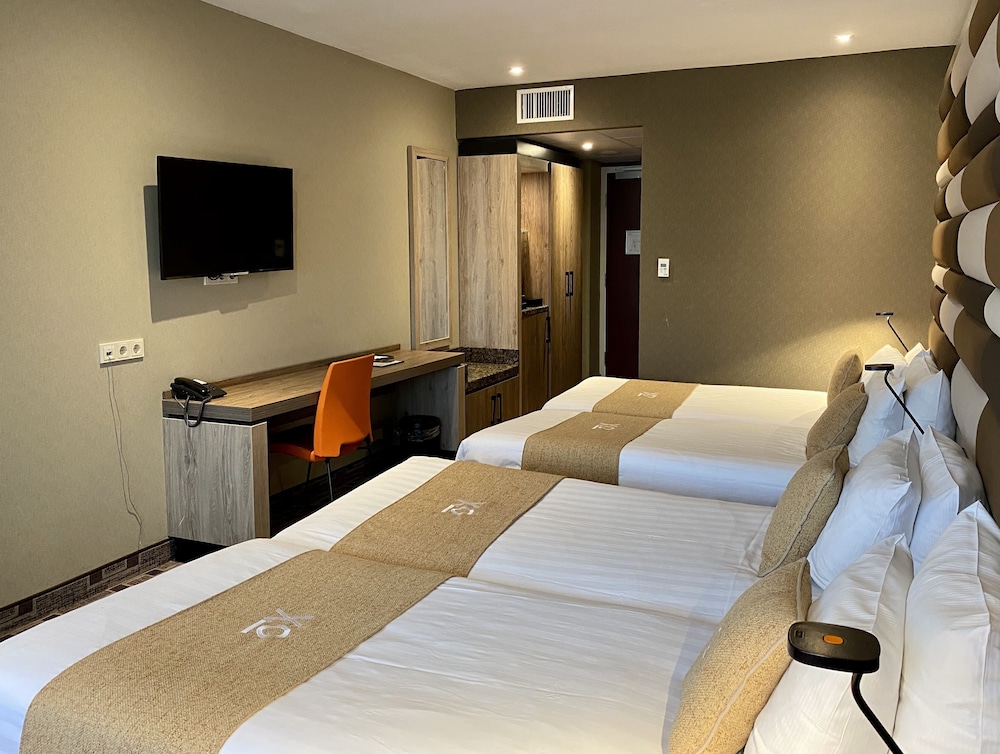 غرفة قياسية رباعية بسرير مزدوج وسريرين منفصلين، Xo Hotels Blue Tower 6/9