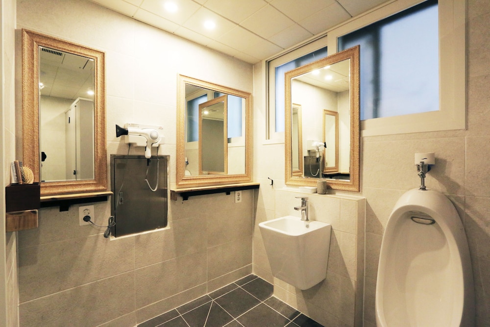 Blueboat Hostel Jeonju 52/59