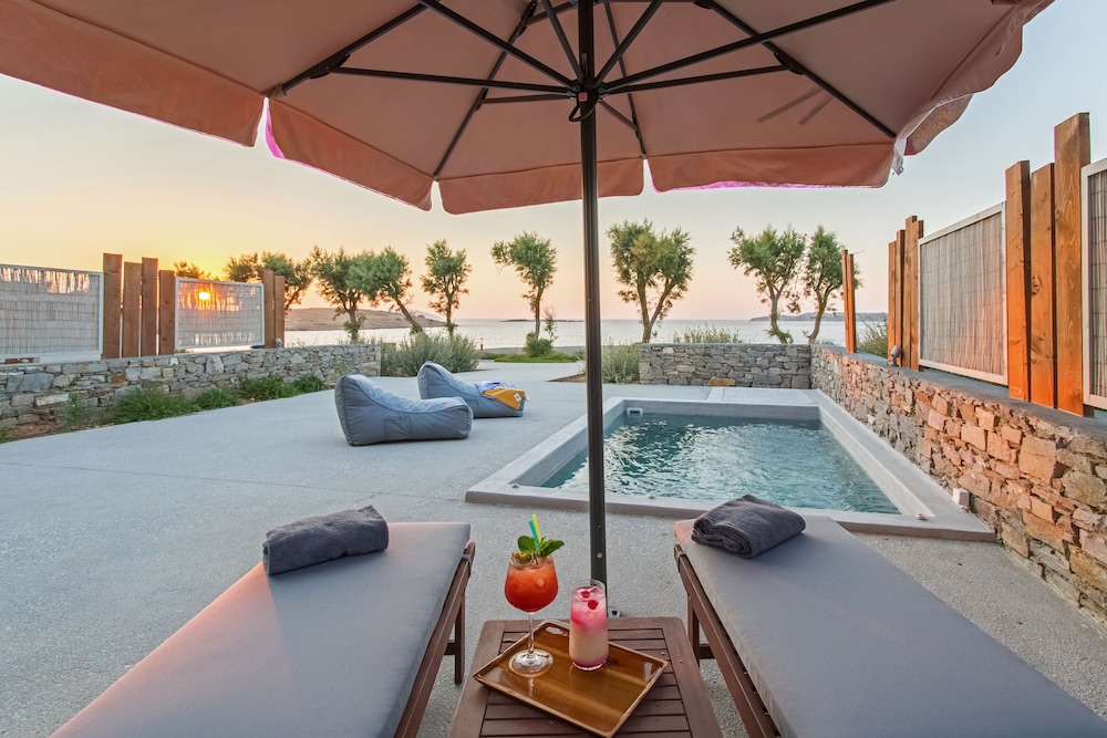 Paros Comfy Suites 25/50