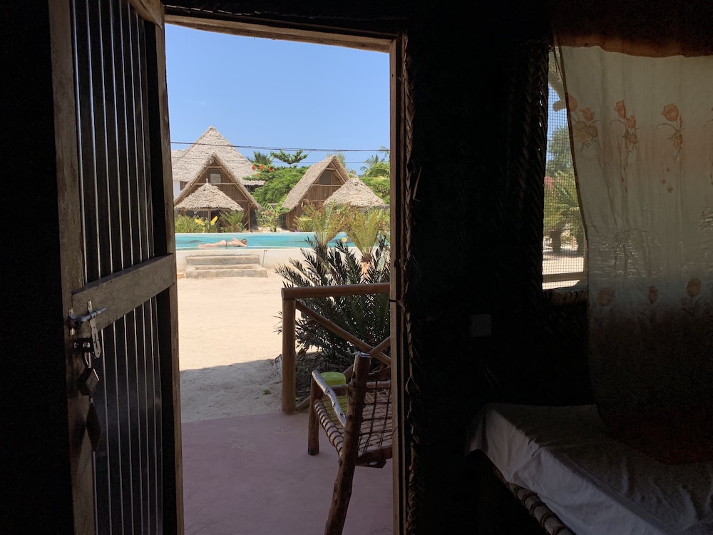 Jambo Beach Bungalows - Hostel 43/50