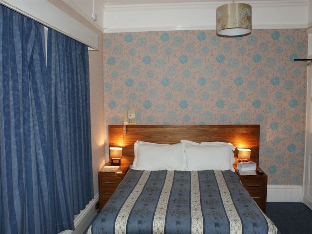 Kirkdale Hotel 7/30