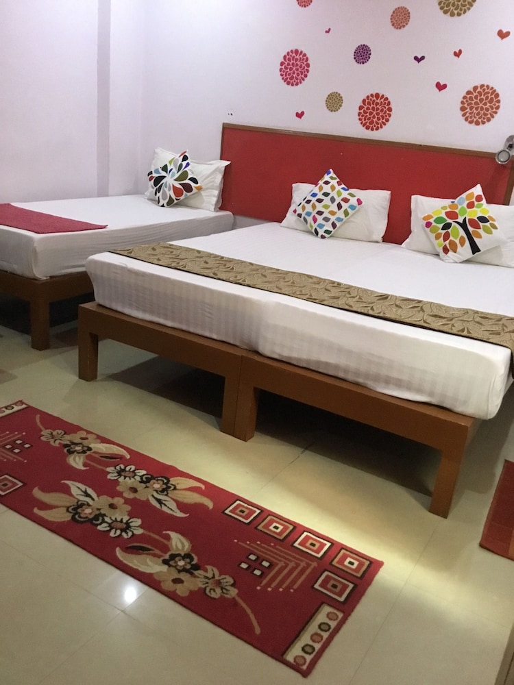 Airport Sky Inn 4/60