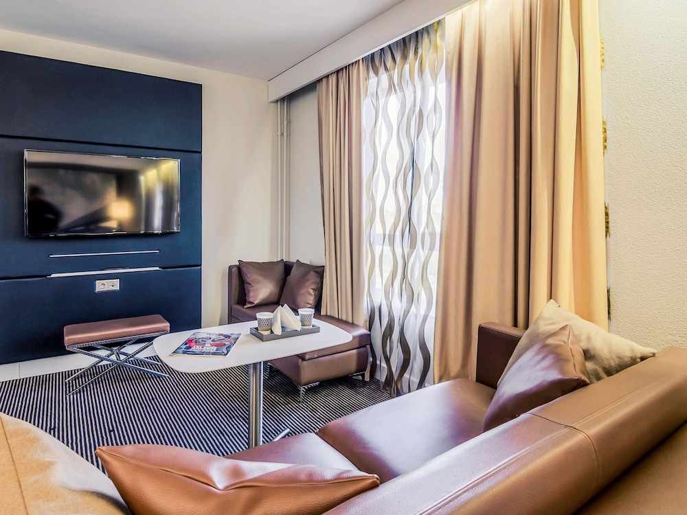 MERCURE CERGY PONTOISE CENTRE 40/70