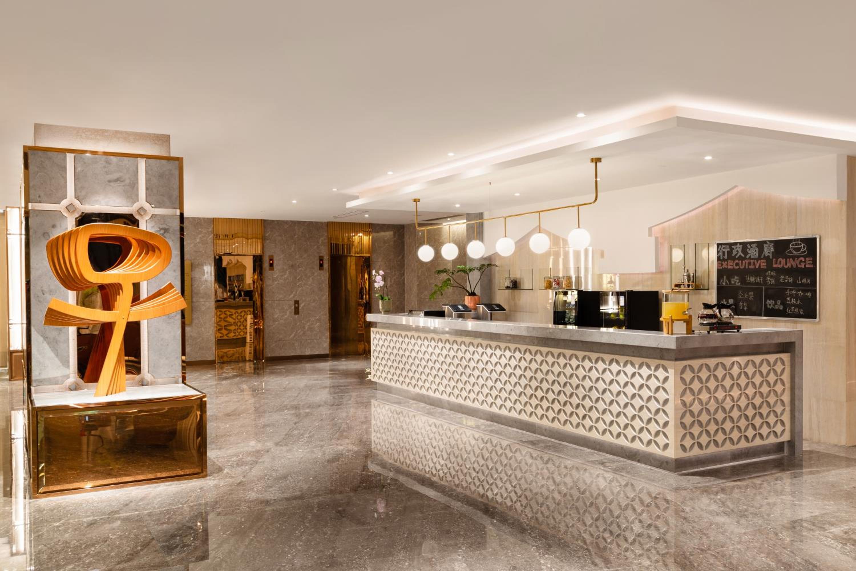 MEHOOD LESTIE HOTEL 7/53
