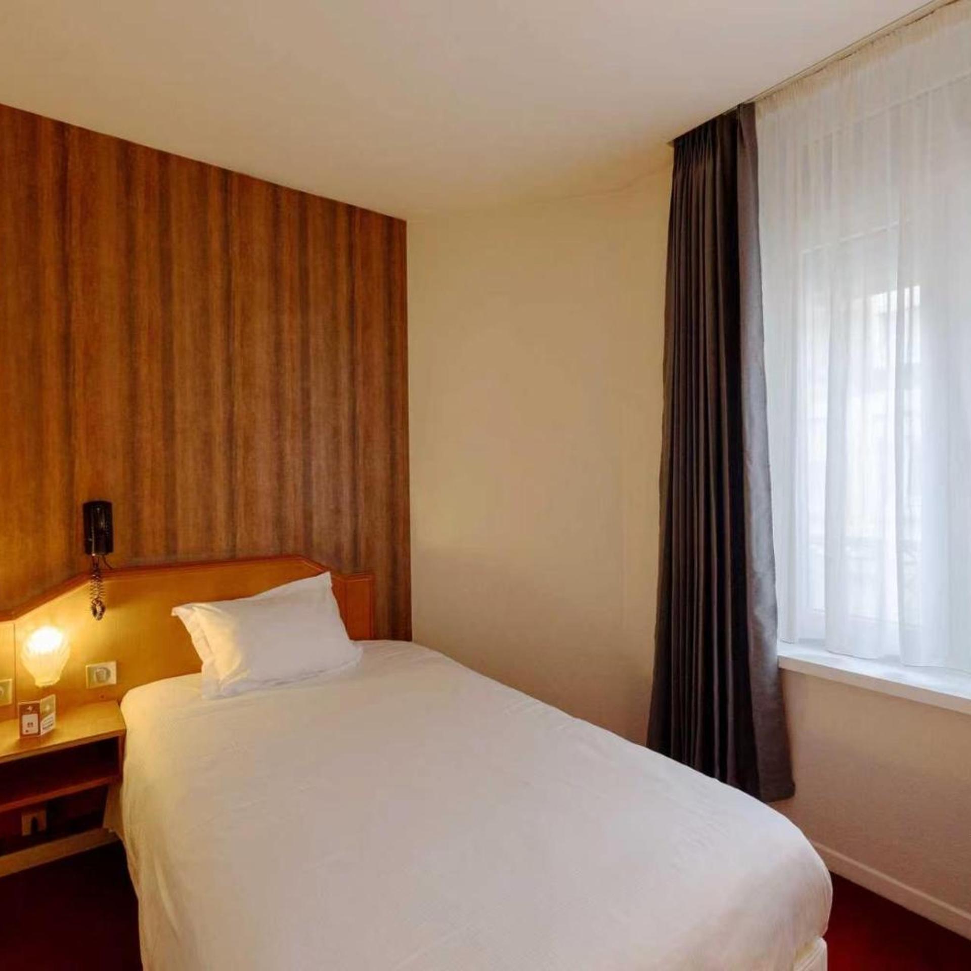 Room, Single