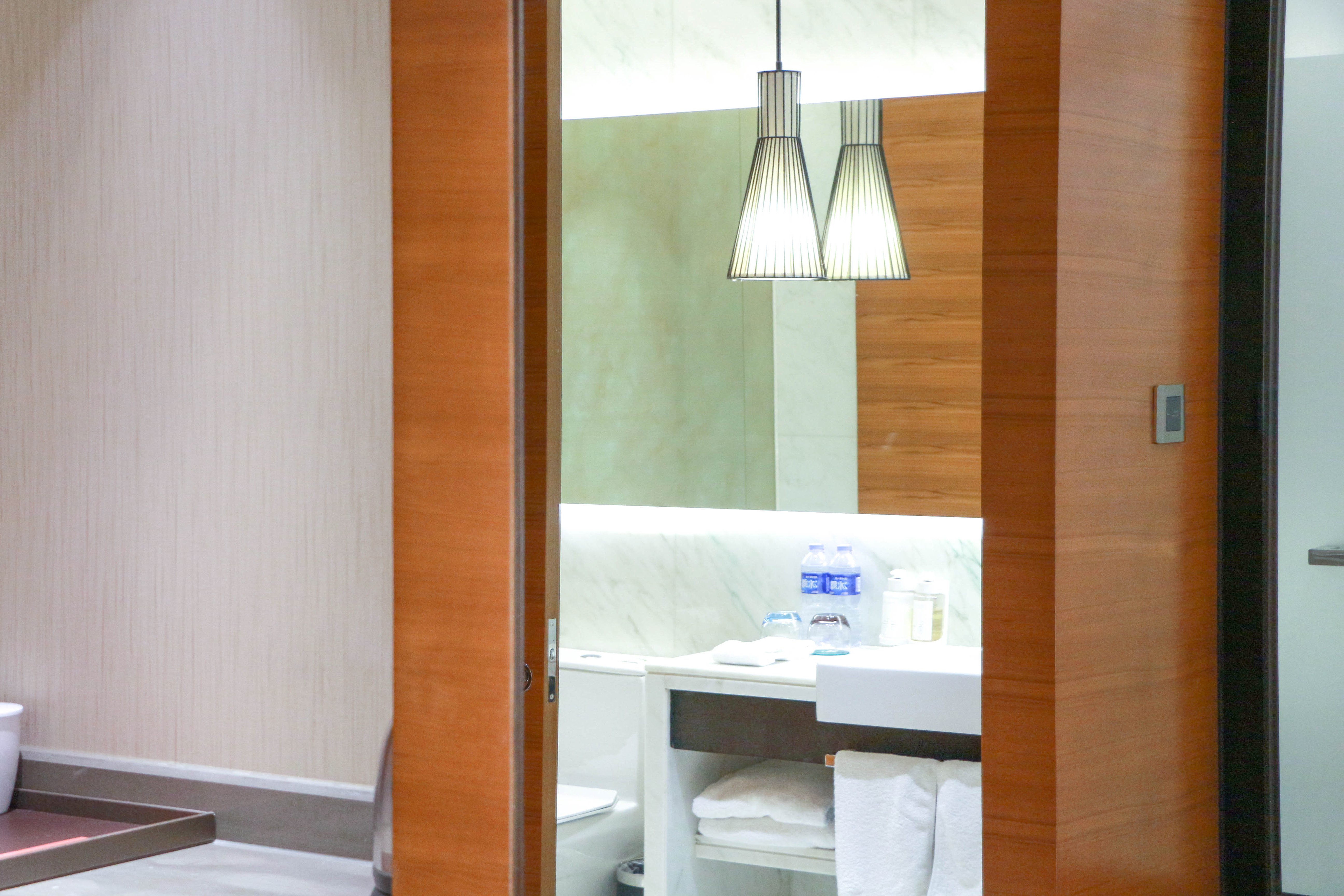 HOLIDAY INN NANJING XUANWU LAKE 76/77