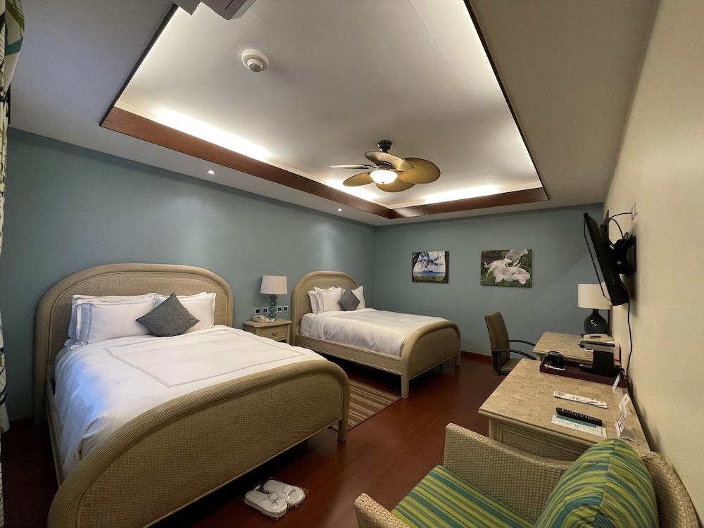 Surfrider Resort Hotel 25/79