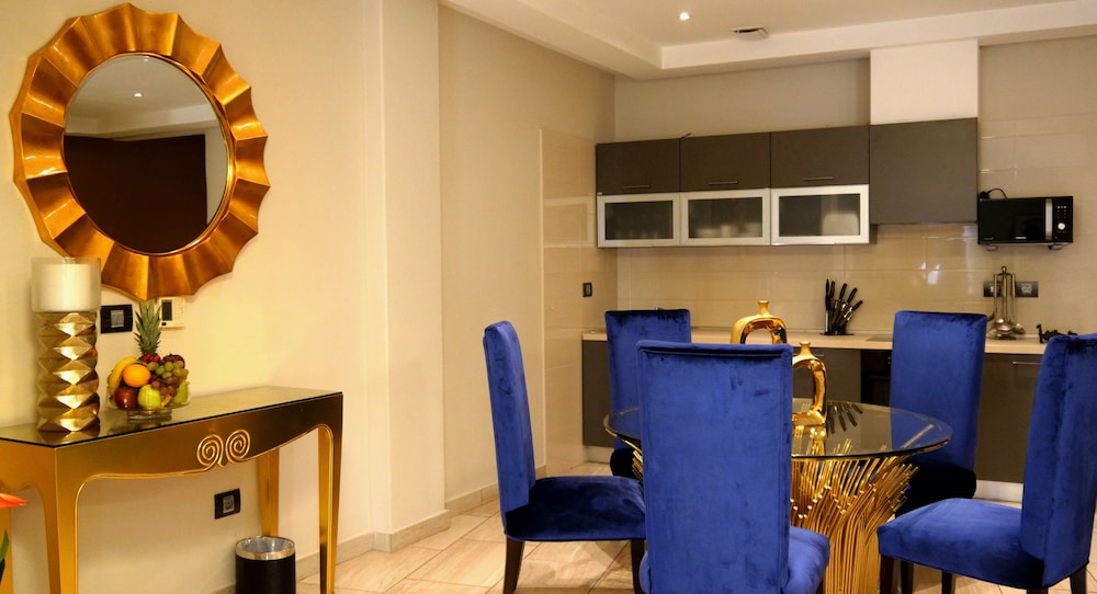 Oak Plaza Suites 9/66