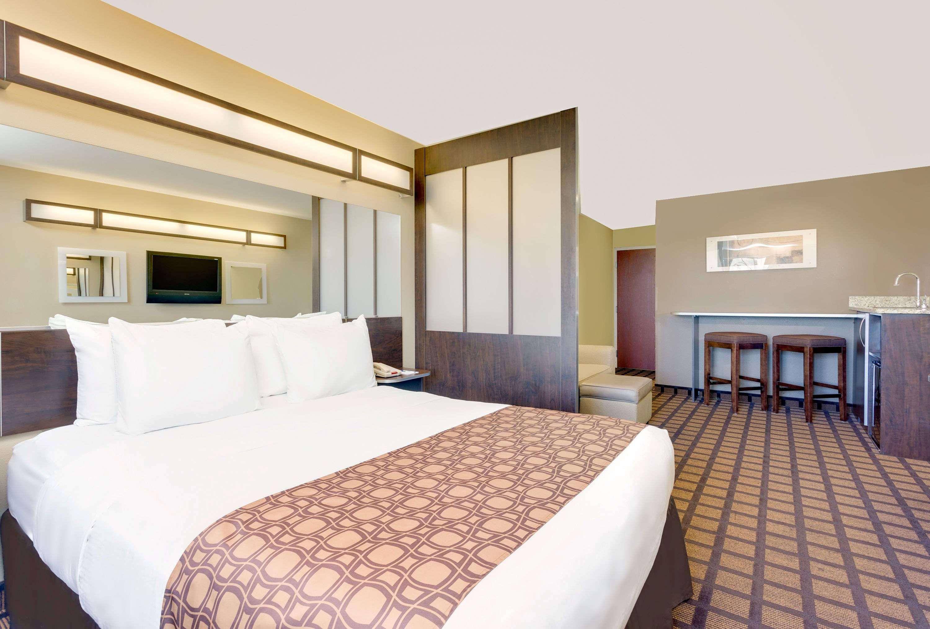 Microtel Inn & Suites by Wyndham Perry 8/20