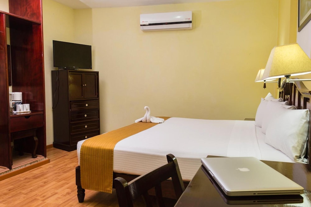 Hotel Madan Cardenas 32/51