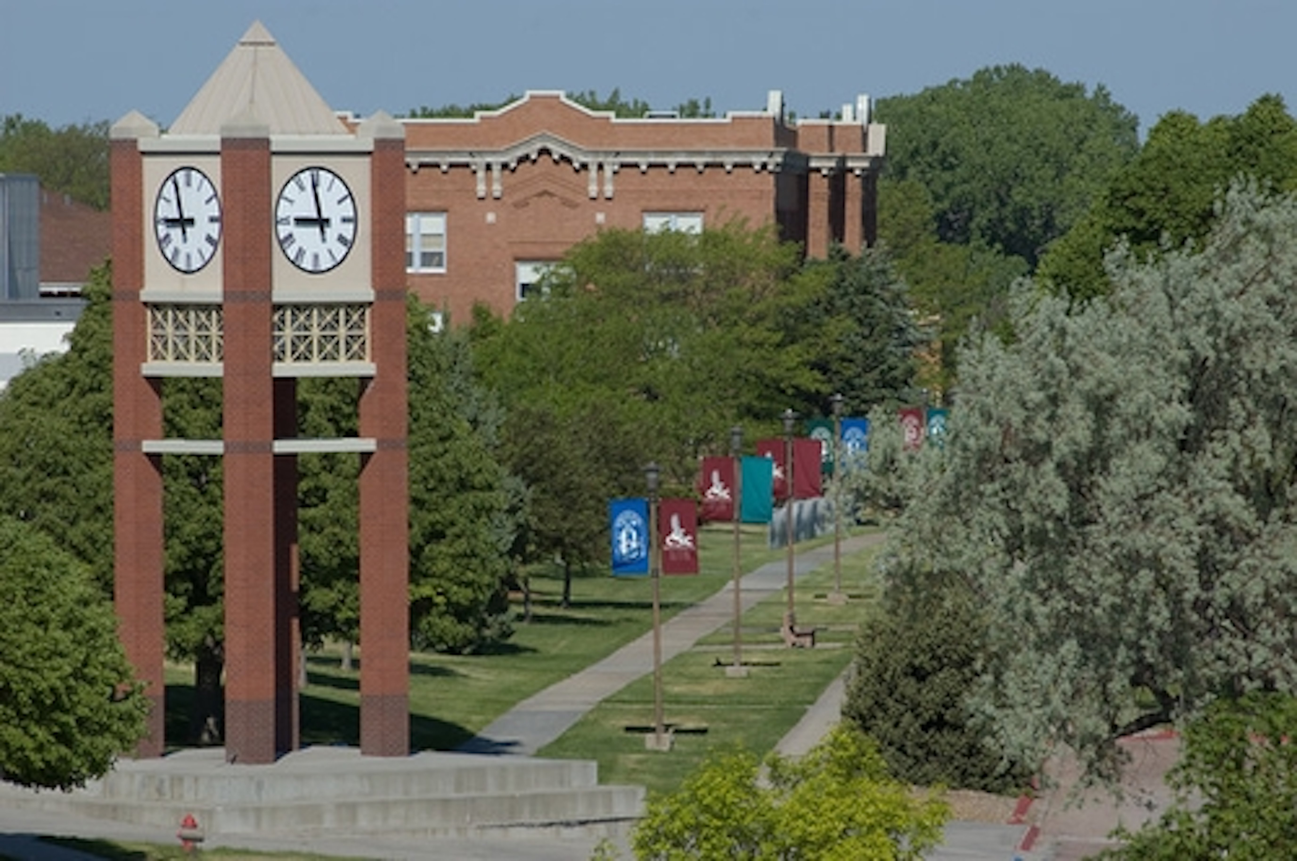 Holiday Inn Express Suites Chadron 72/76