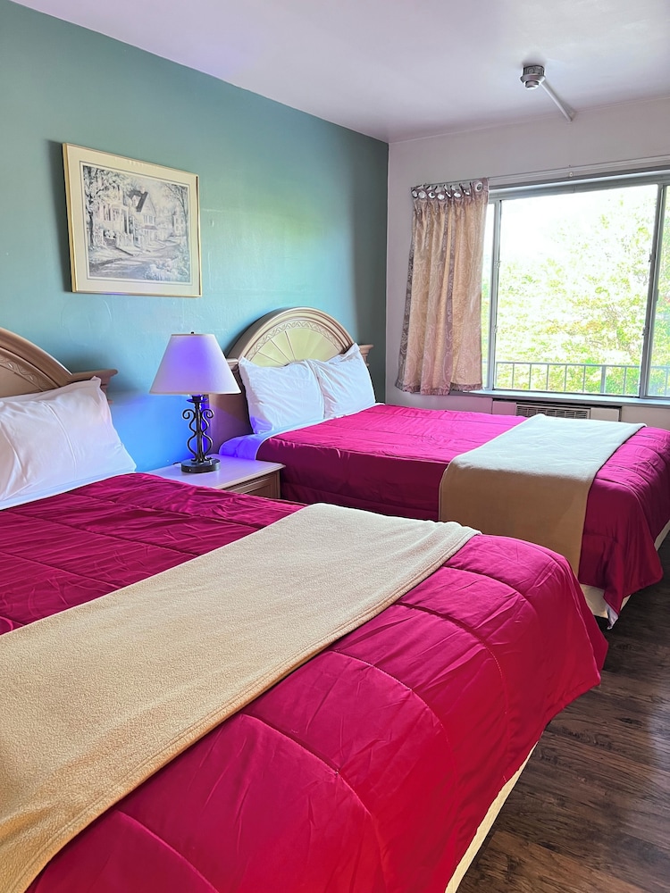 6267 Persepolis Inn 23/70