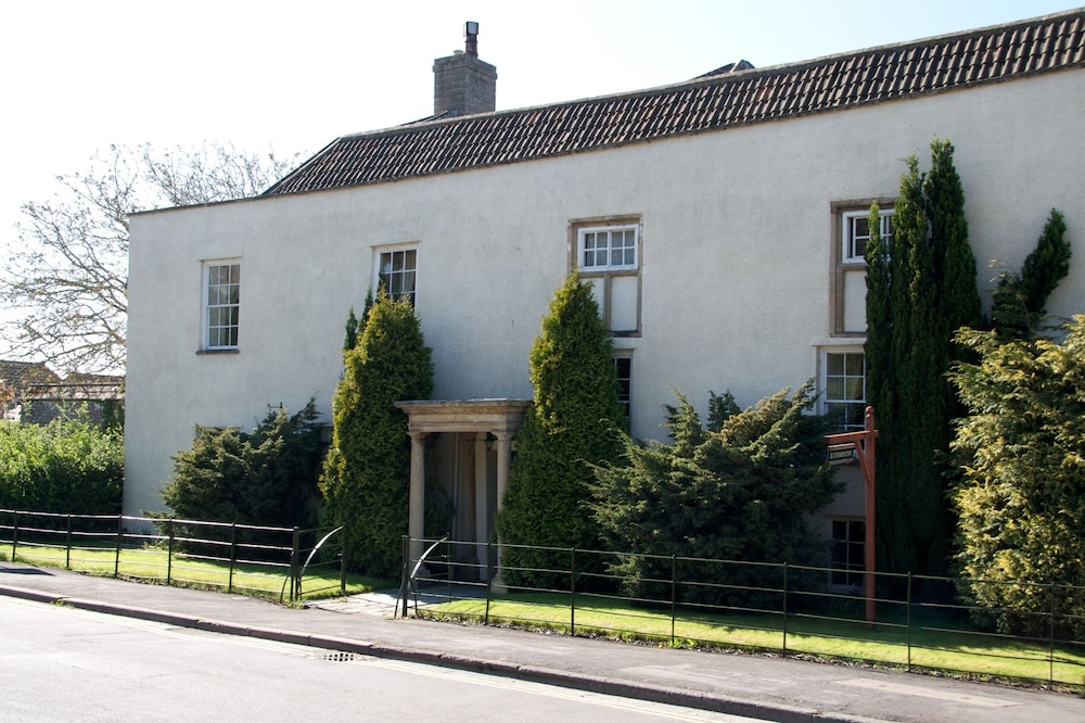 Compton House - Guest House 3/25