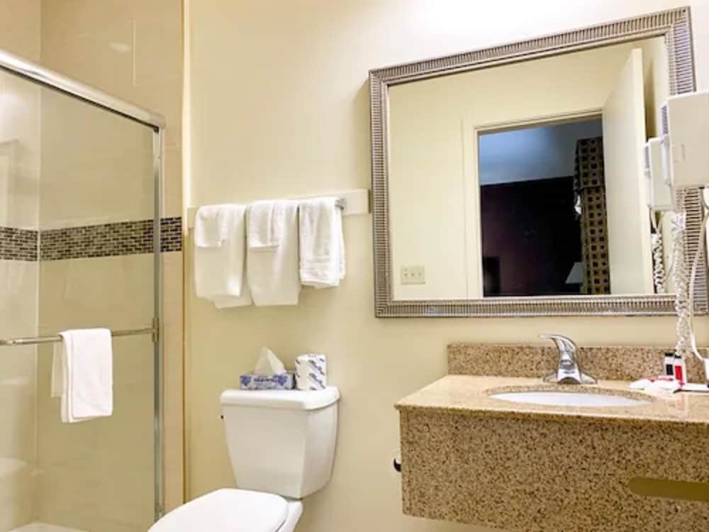 Whitney Inn & Suites 9/34