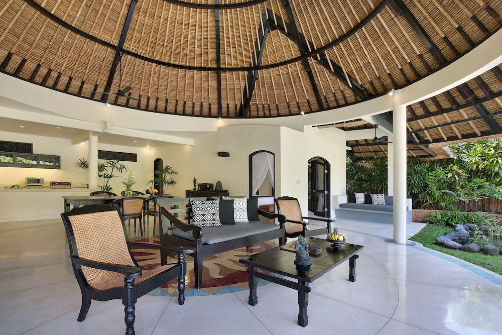 Impiana Private Villas Seminyak Hotel 42/44