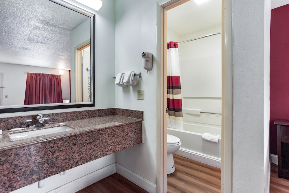 Red Roof Inn Monteagle – I-24 (ex Motel 6 Monteagle TN) 20/28