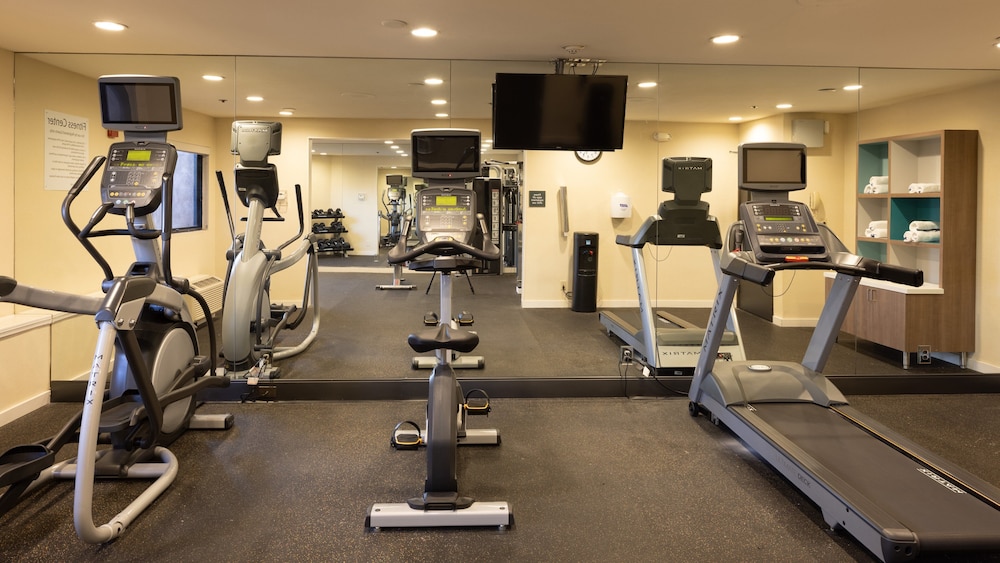 Holiday Inn Orange County Airport 17/57