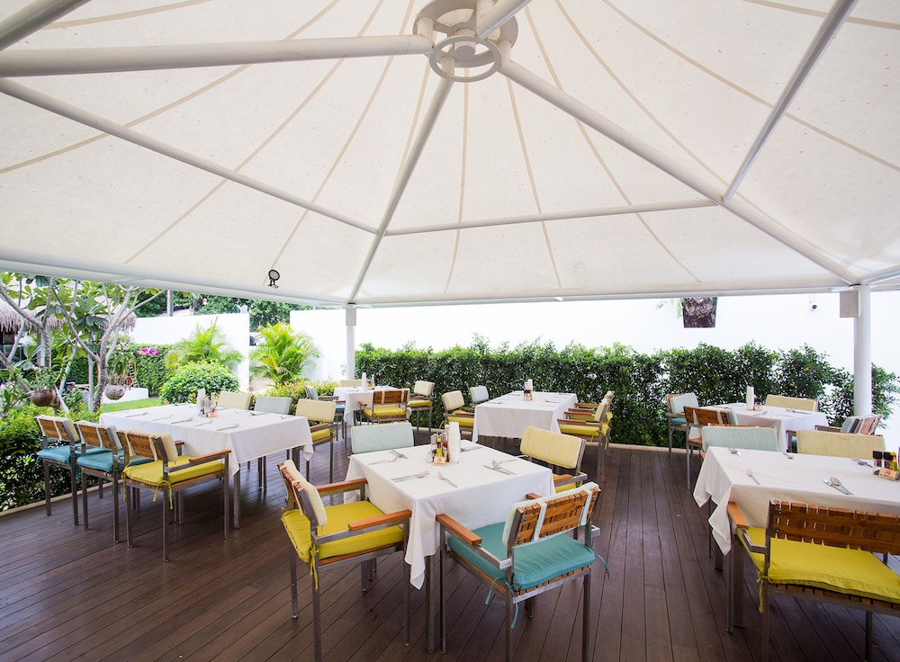 Sanae Beach Club 58/68