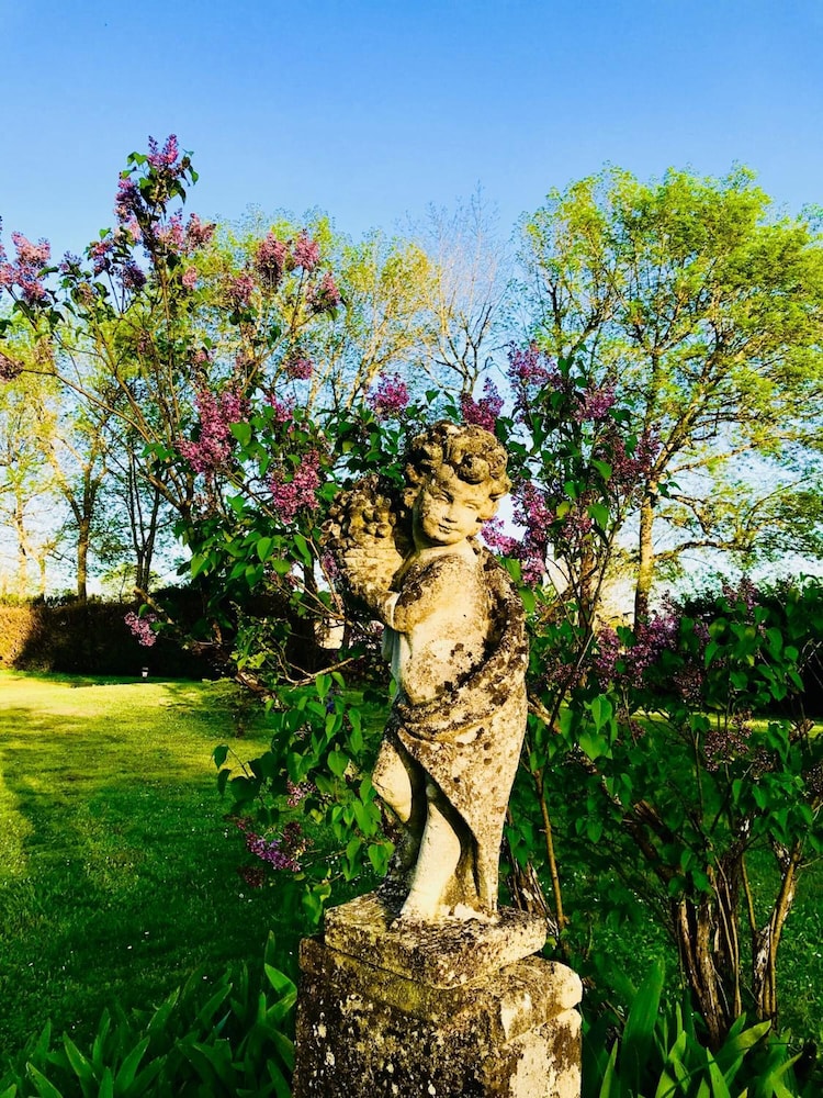 Chateau De Meyre 35/48