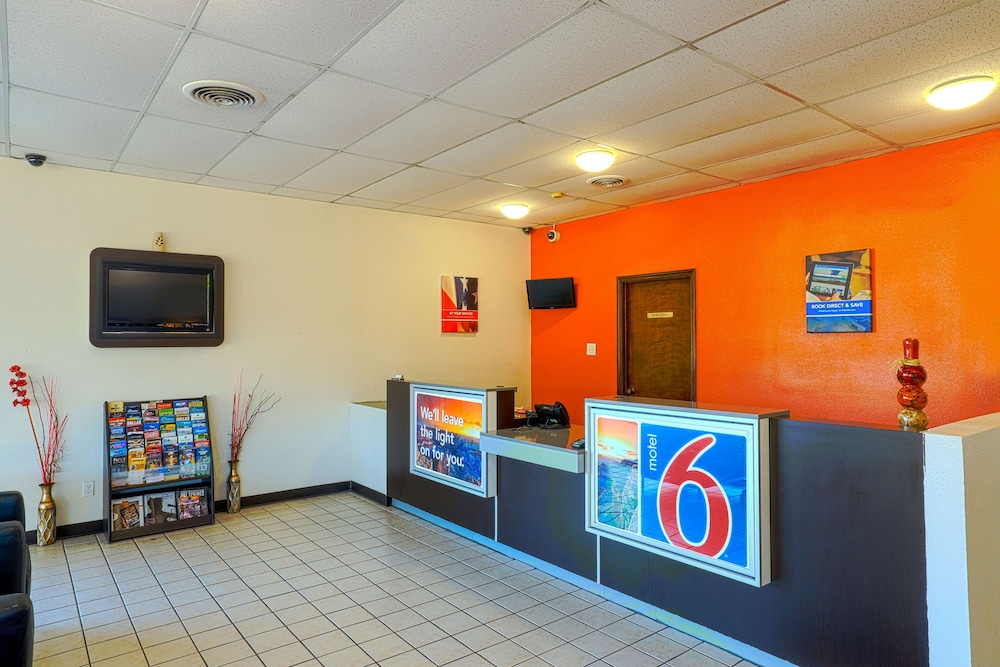 Lobby at Motel6 Longview Tx North, LONGVIEW - TX