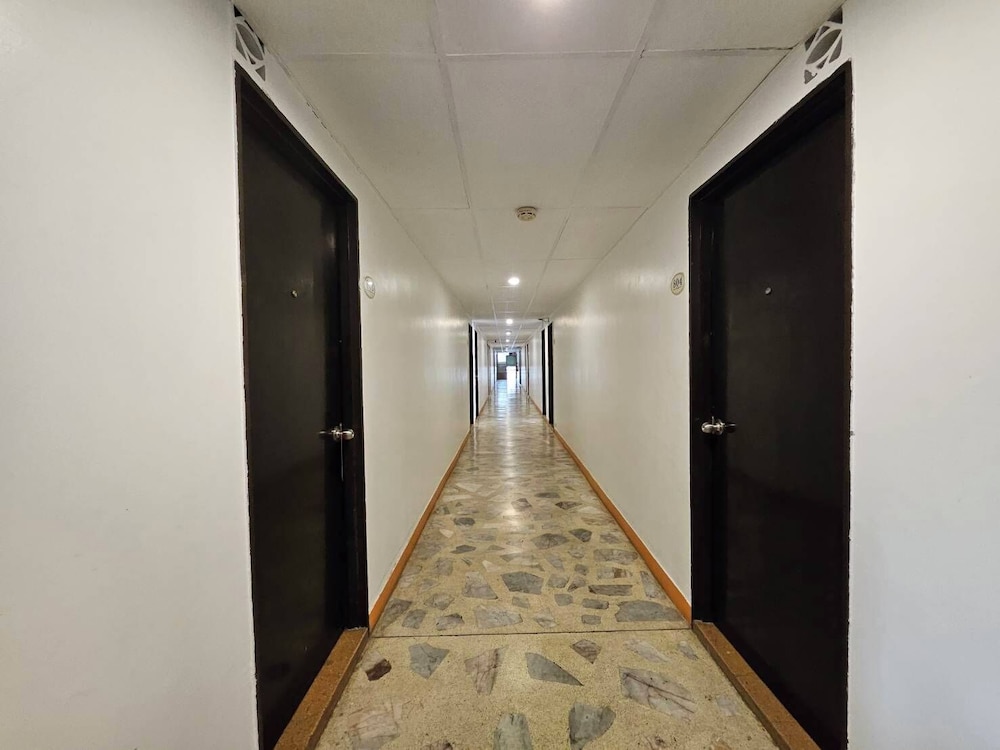 OYO 299 Crown BTS Nana Hotel 26/43