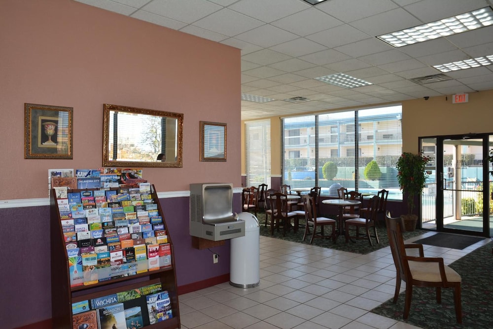 Lincoln Inn Express Hotel And Suites 17/28