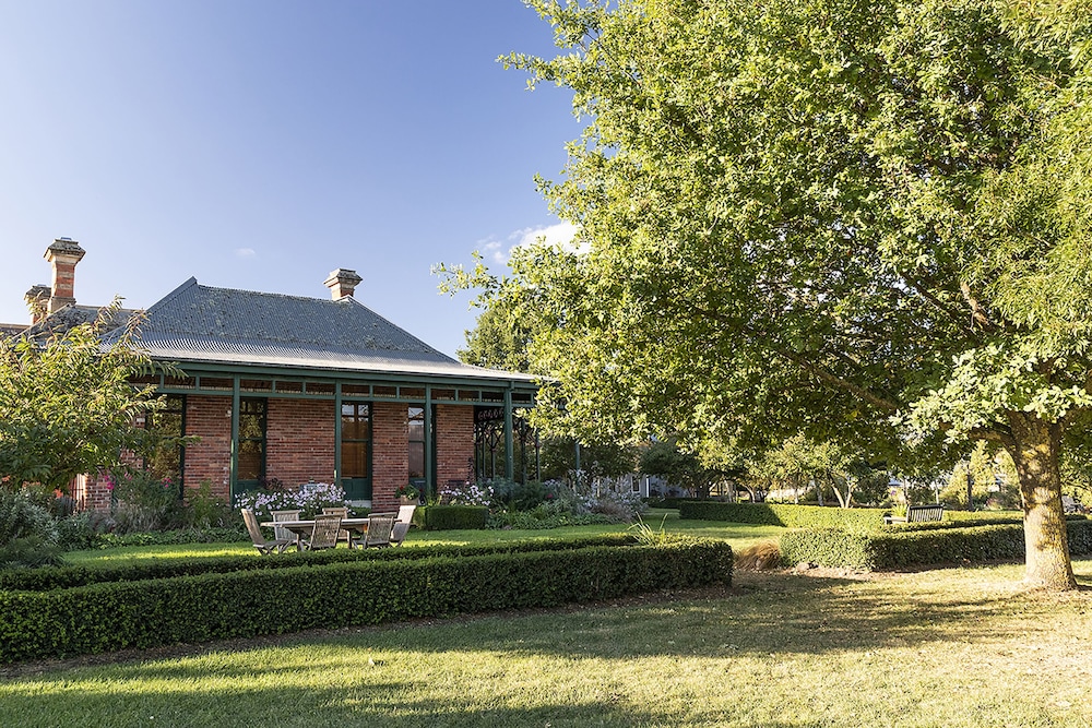 Cleveland Estate in LANCEFIELD