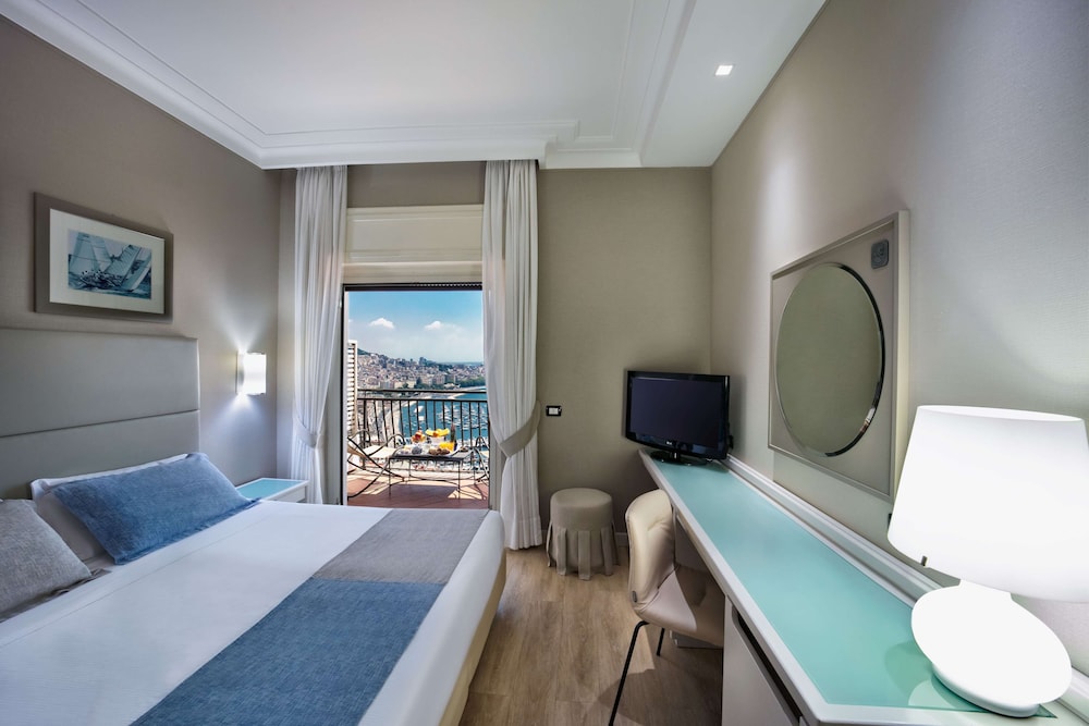 Hotel Paradiso, Bw Signature Collection 37/67