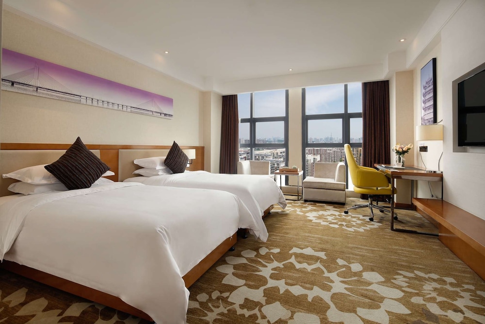 Ramada Encore by Wyndham Wuhan 10/42