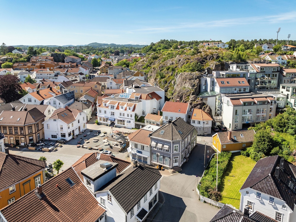 Home Hotel Grimstad 58/61