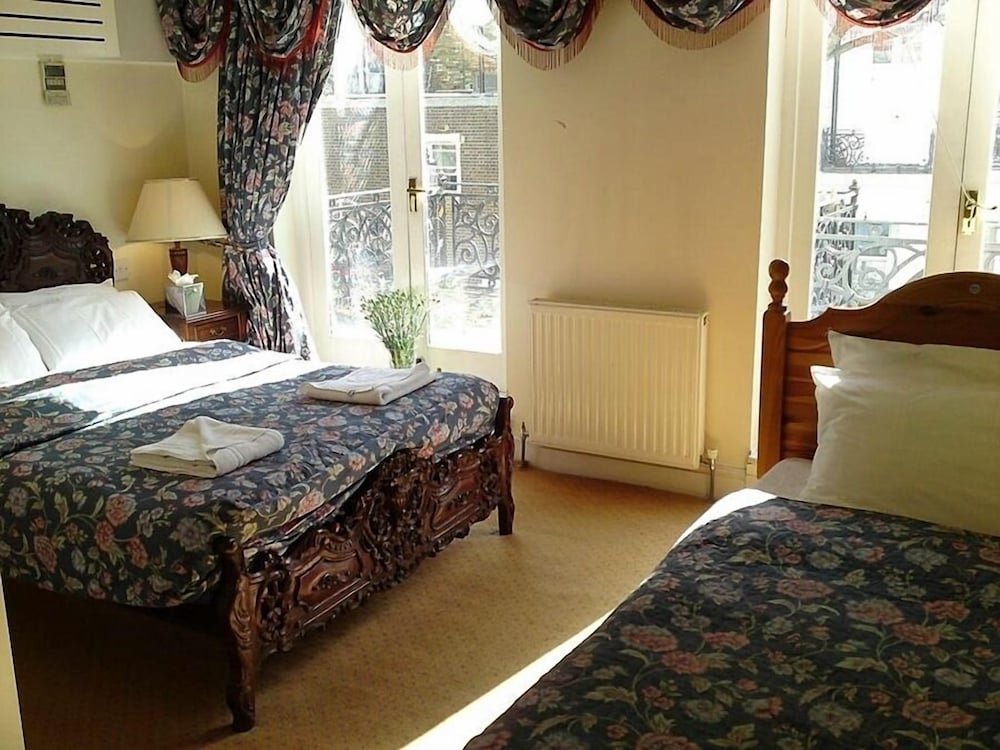 غرفة قياسية ثلاثية بسرير مزدوج وسرير فردي، My Place 5/8