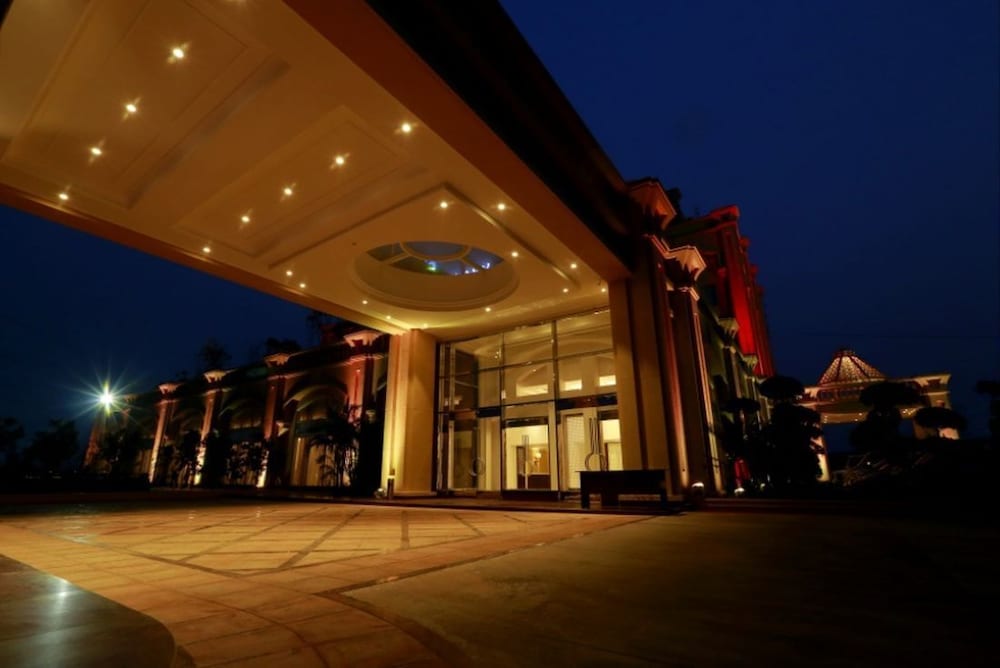 Golden Galaxy Hotels & Resorts 5/50