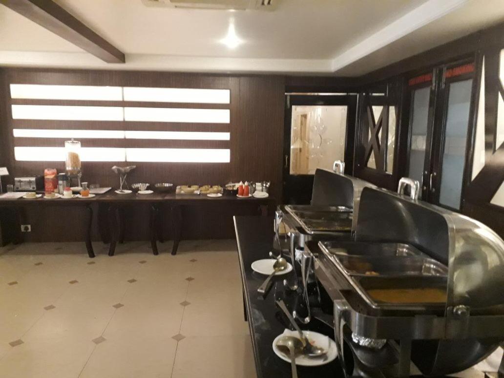 Hotel Sarthak 14/36