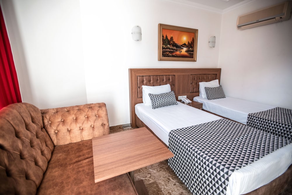 Kristal Beach Hotel 7/48