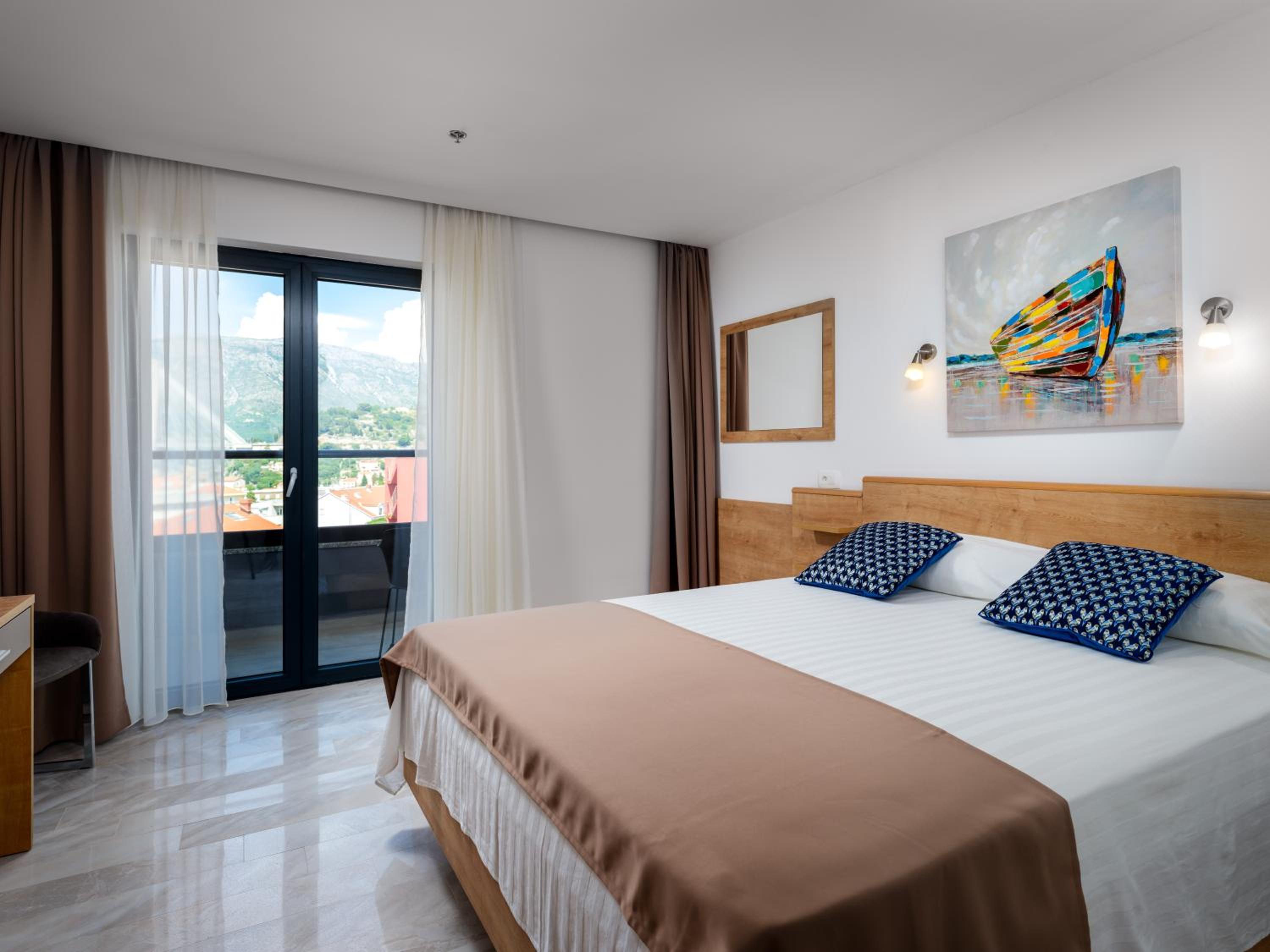 Room, Queen Bed, Balcony