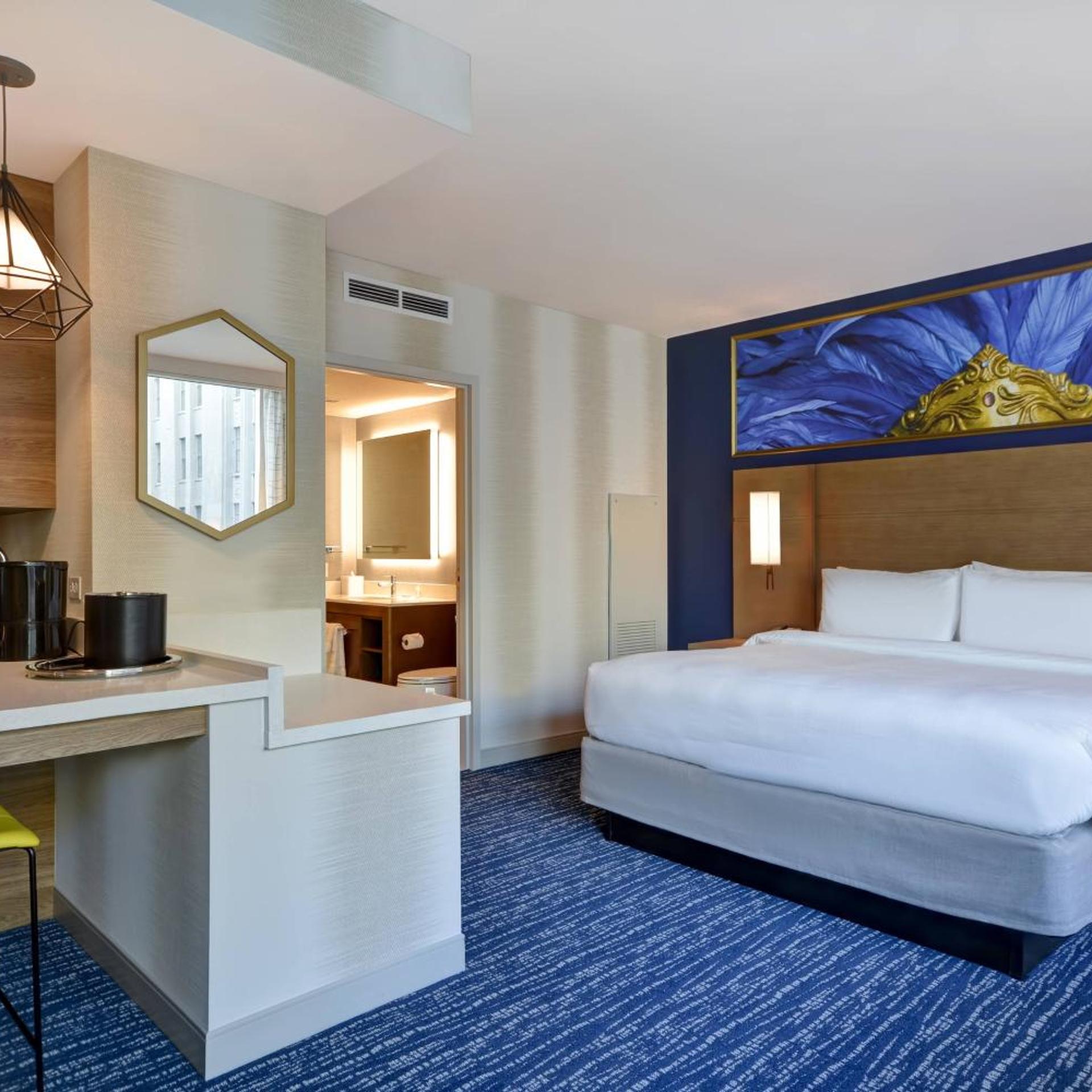 Studio, King Bed, Full City View